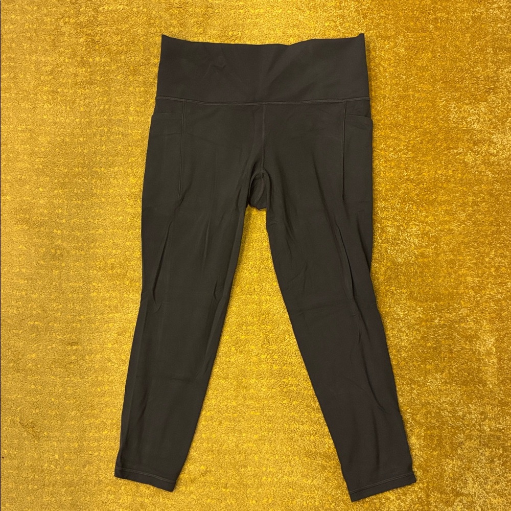 Athleta Salutation Stash 7/8 Tight - Color:Truffle, Size: LG.